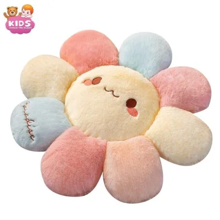 Chaise en peluche mignonne au soleil