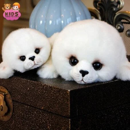 Mignon phoque en peluche blanc