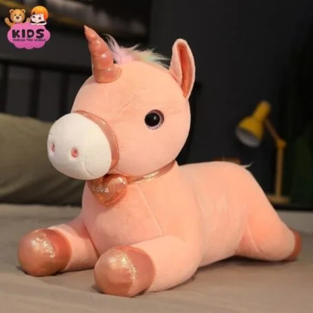 Amour de licorne en peluche géante