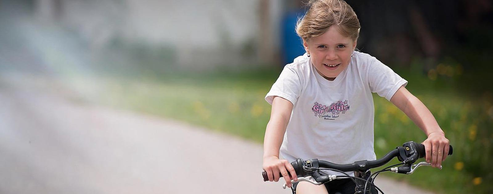 Conseils pour transporter votre enfant à vélo 2 enfant qui fait du vélo