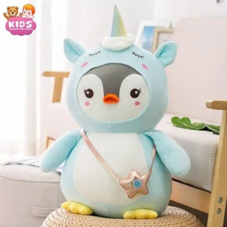 Peluche de pingouin en costume de licorne bleue